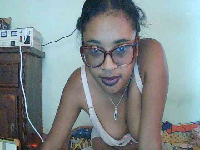 TriciaBella webcam