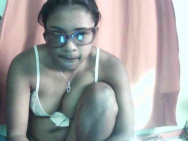 TriciaBella webcam