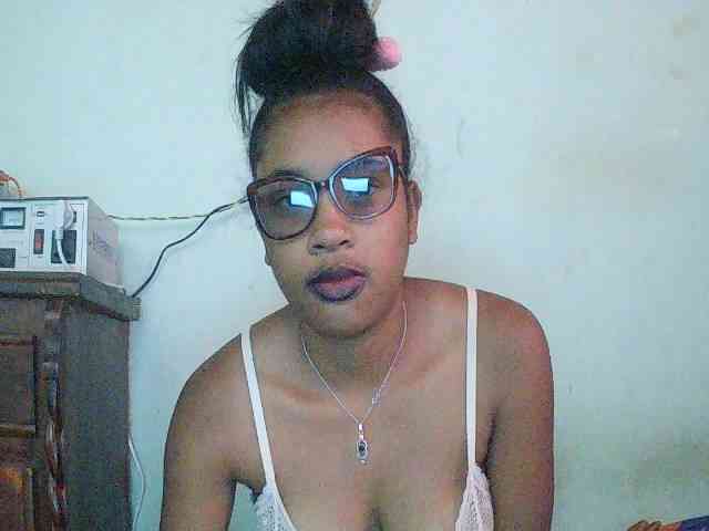 TriciaBella webcam