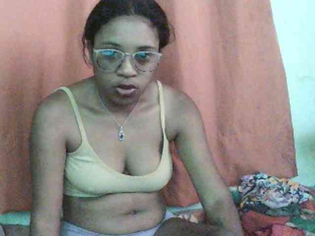 TriciaBella webcam