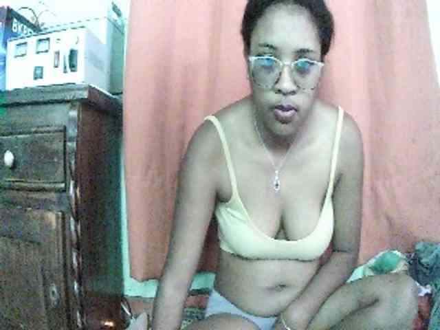 TriciaBella webcam