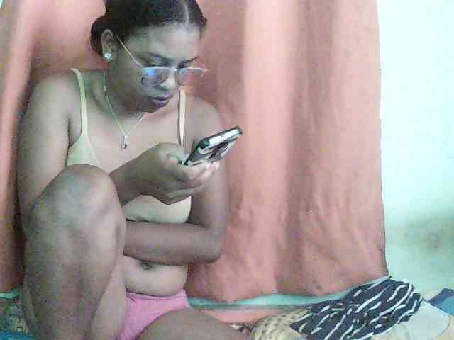 TriciaBella webcam