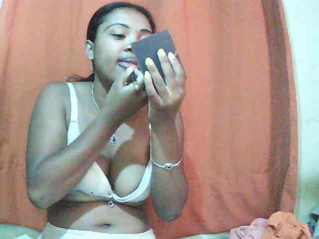 Modèle: TriciaBella