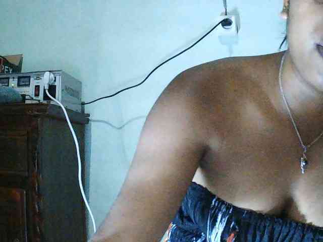 TriciaBella webcam