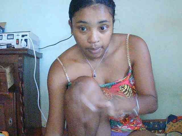 TriciaBella webcam