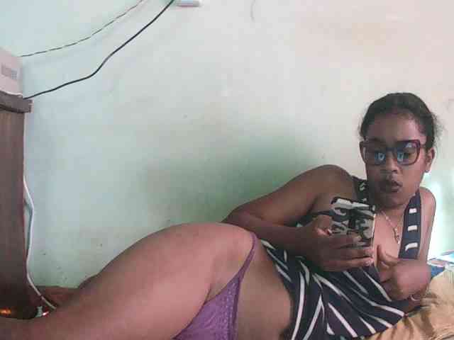 TriciaBella webcam