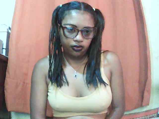 TriciaBella webcam