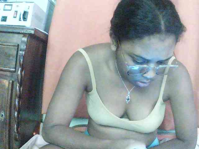 TriciaBella webcam