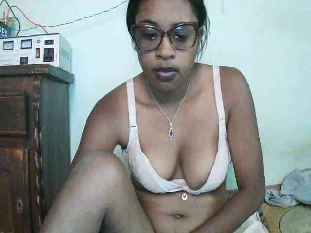 TriciaBella webcam
