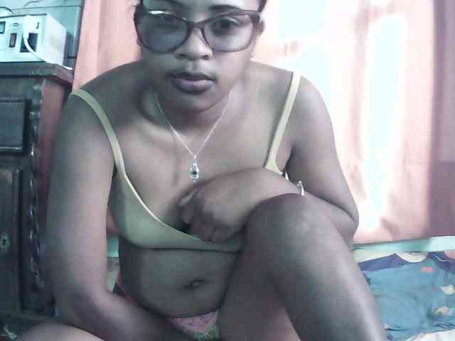TriciaBella webcam