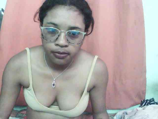 TriciaBella webcam
