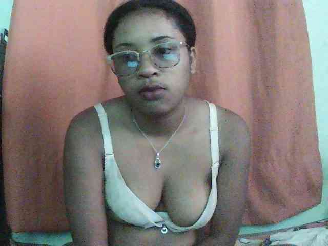 TriciaBella webcam
