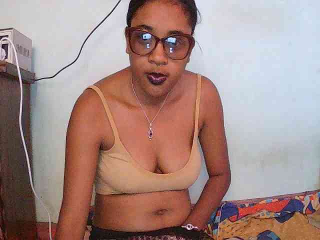TriciaBella webcam