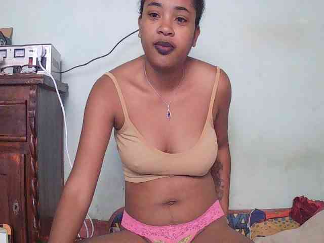 TriciaBella webcam