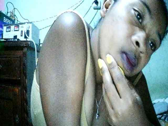 TriciaBella webcam