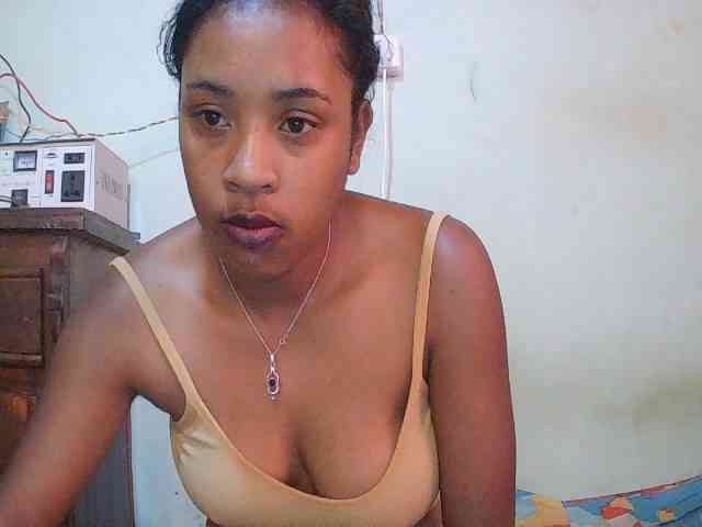 TriciaBella webcam