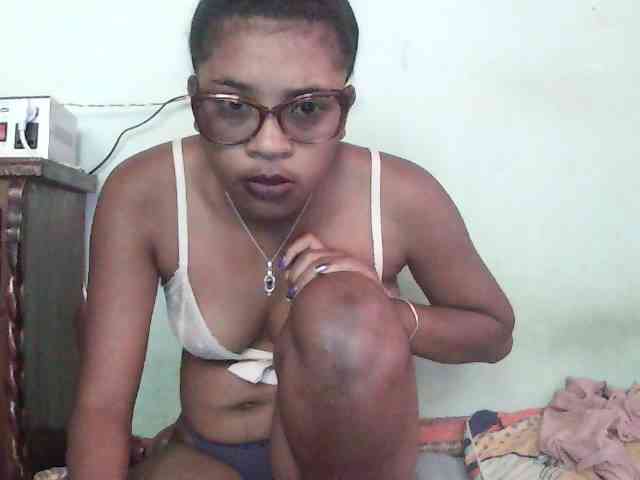 TriciaBella webcam