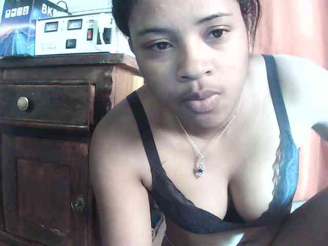 TriciaBella webcam