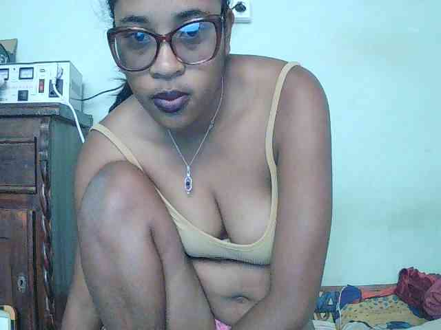 TriciaBella webcam