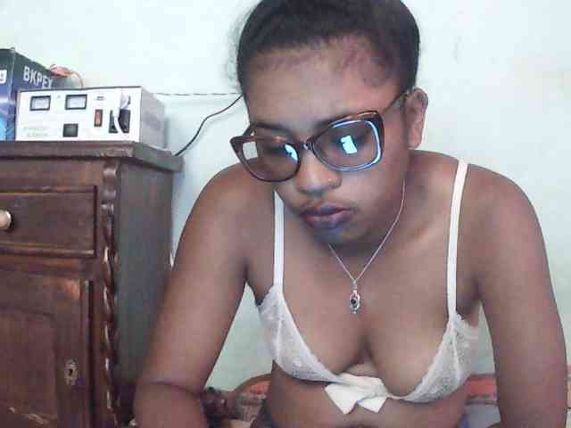 TriciaBella webcam