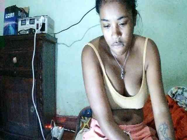 TriciaBella webcam