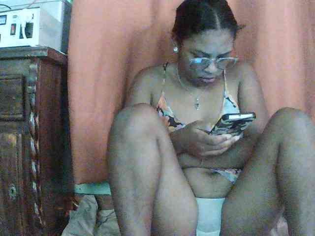 TriciaBella webcam