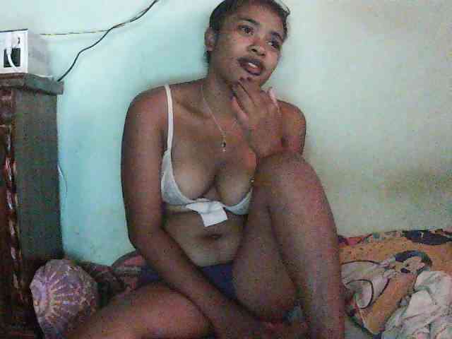 TriciaBella webcam