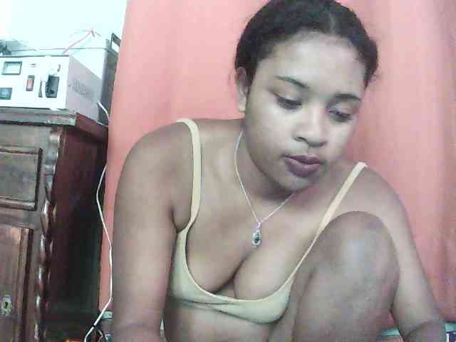 TriciaBella webcam
