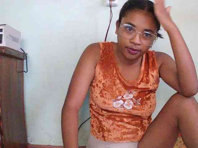 TriciaBella webcam