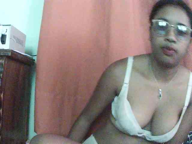 TriciaBella webcam