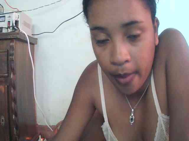 TriciaBella webcam