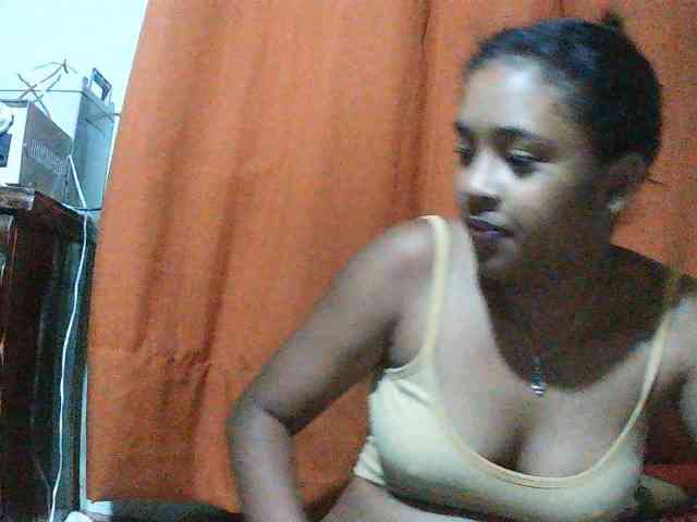 TriciaBella webcam
