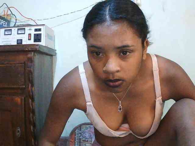 TriciaBella webcam