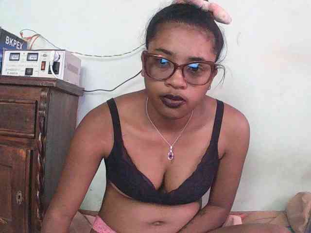 TriciaBella webcam