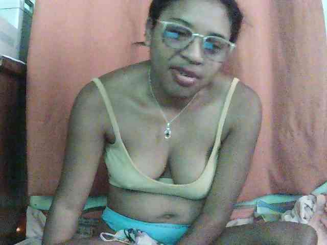 TriciaBella webcam
