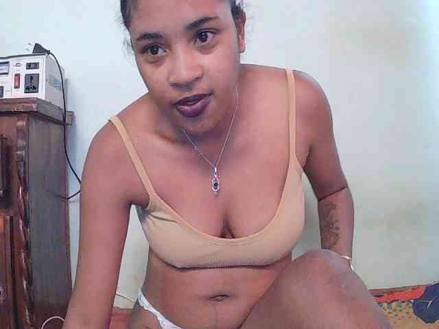 TriciaBella webcam