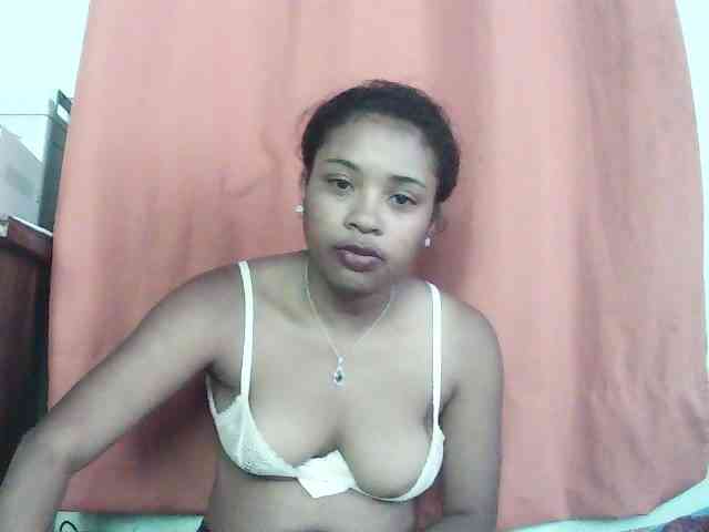 TriciaBella webcam