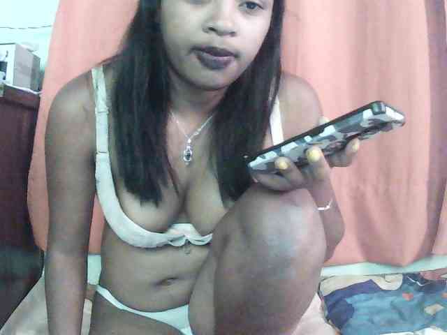 TriciaBella webcam