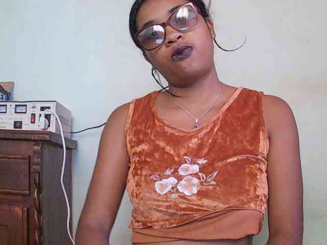 TriciaBella webcam