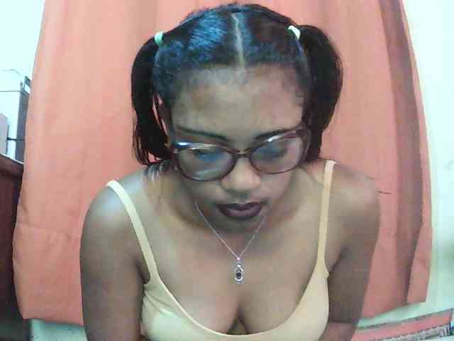 TriciaBella webcam