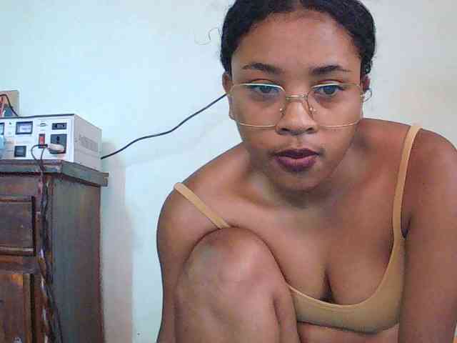 TriciaBella webcam