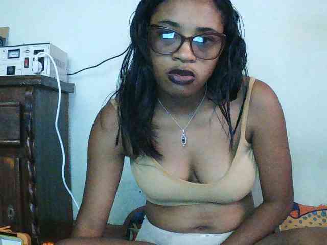 TriciaBella webcam
