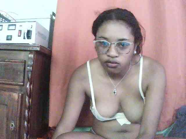 TriciaBella webcam