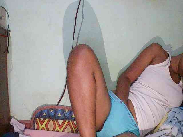 TriciaBella webcam