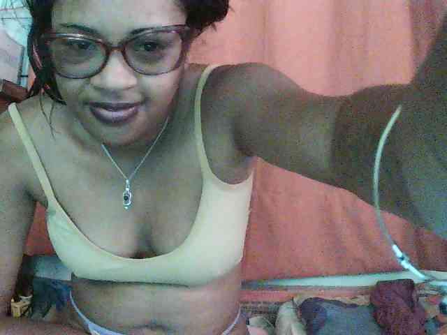 TriciaBella webcam