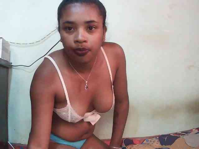 TriciaBella webcam