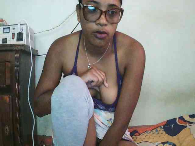 TriciaBella webcam