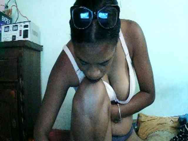 TriciaBella webcam