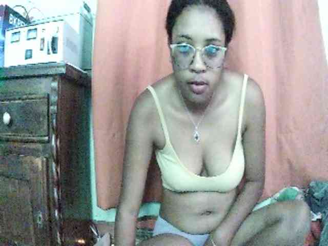 TriciaBella webcam