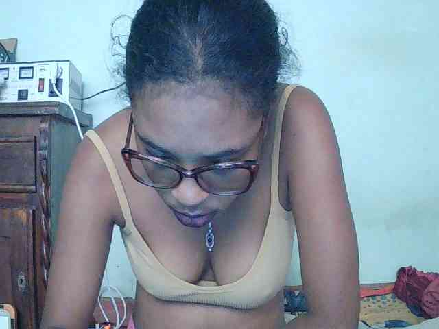 TriciaBella webcam